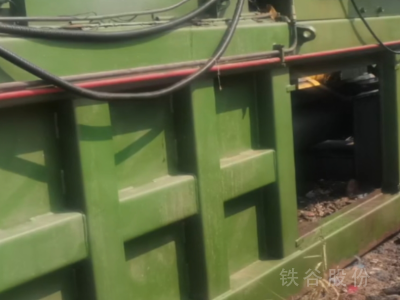 華宏科技160噸打包機(jī)提升門(mén)圖2