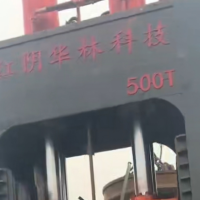 準(zhǔn)新機(jī)500噸龍門(mén)剪，刀口1.6你7米料箱帶蓋子