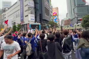 日本隊(duì)絕平！澀谷街頭上演“快閃式”慶祝，綠燈狂歡紅燈秒退！