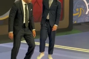 松弛感拉滿！亨利和伊布在演播間秀球感引歡呼
