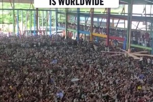 孟加拉梅西球迷這看球助威氣勢，絲毫不比現(xiàn)場球迷的差啊