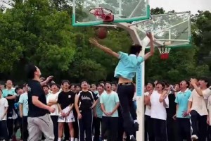 “摸高370CM的高中生??！這TM怎么防？？？”