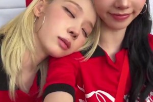 上半場0-0，韓國女團美女成員快看睡著了