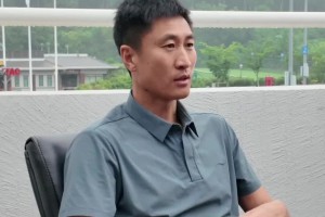 馬寧：給C羅黃牌沒(méi)有任何壓力，我見(jiàn)到大牌球員不發(fā)怵
