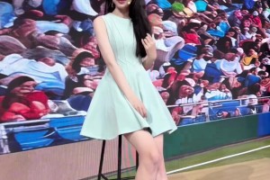 大長(zhǎng)腿！NBA美女主持人辰辰也來(lái)主持世界杯了