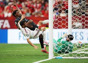 戴維連進兩球，加拿大以3-0領(lǐng)先卡塔爾，對手僅剩十人應戰(zhàn)