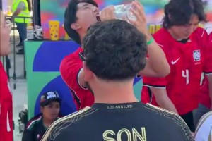 不能浪費(fèi)！球場不能攜帶烈酒入場，韓國和墨西哥球迷場外消滅~