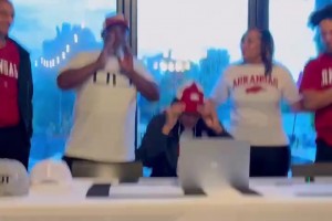 2027屆五星控衛(wèi)Davion Thompson承諾加盟NCAA阿肯色大學
