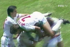 世界杯最美進(jìn)球之一！1986年墨西哥球員內(nèi)格雷特凌空剪刀腳破門