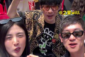 觀戰(zhàn)世界杯揭幕戰(zhàn)??前女足國腳趙麗娜偶遇歌星大張偉