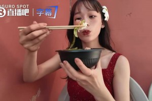 上田綺世的名模老婆吃飯被鳥搶劫，瞬間變成表情包~
